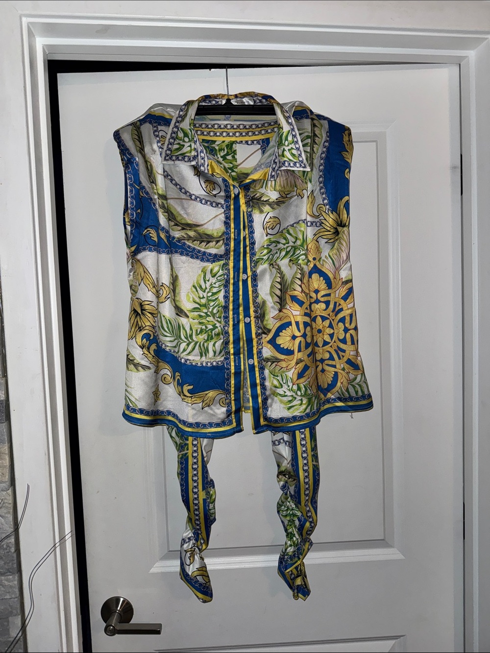 2 Piece Pants Outfit! Floral W/ Blue and White top and Leggings Never Worn